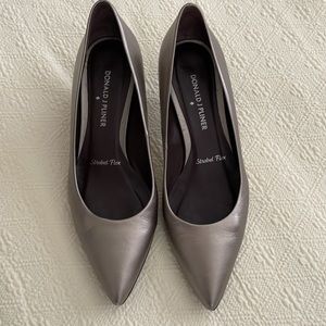 Donald J. Pliner shoes Rome Platino 7.5 Medium